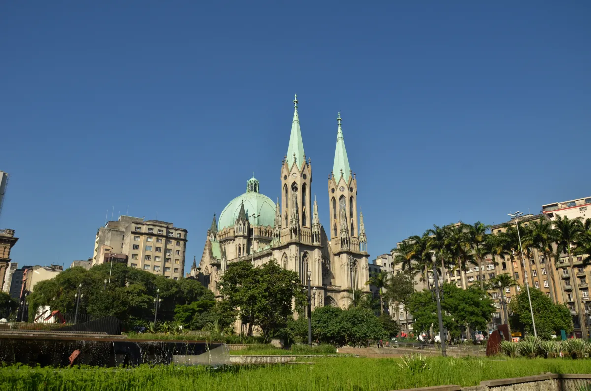 Praça e Catedral da Sé