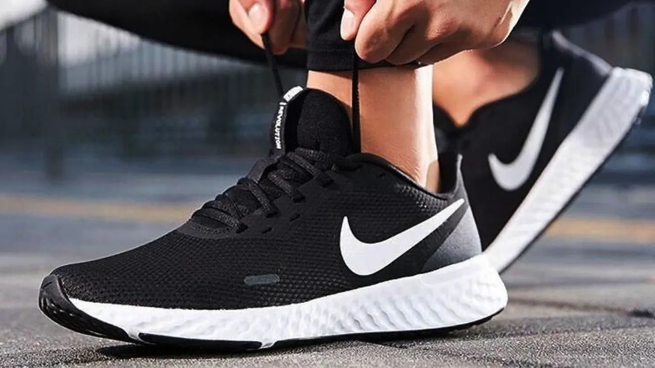 Nike Revolution