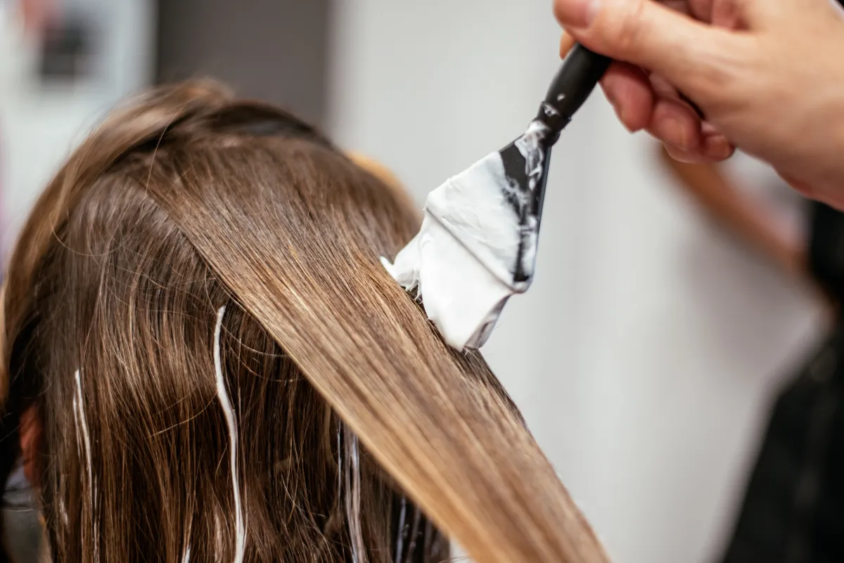 Saiba como escolher a melhor tinta de cabelo para você