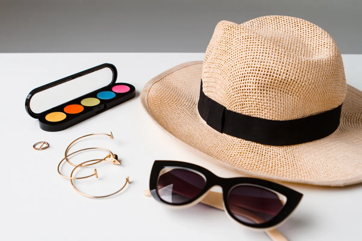 Veja quais são os acessórios essenciais para transformar seu look básico