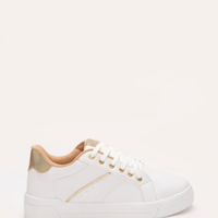 Tênis casual com recortes oneself dourado