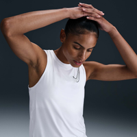Camiseta Nike One Swoosh Feminina
