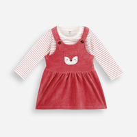 Salopete infantil de veludo cotelê com bordado rosa