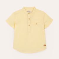 Camisa infantil manga curta gola padre com bolso amarela