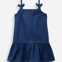 Vestido alça fina infantil jeans com recorte e bordado azul