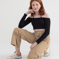 Blusa canelada juvenil ombro a ombro manga longa preta