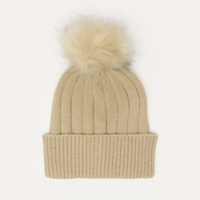 Gorro de tricô com pompom bege