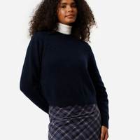Suéter básico feminino cropped de tricot azul