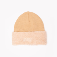 Gorro de tricô com dobra sherpa bege