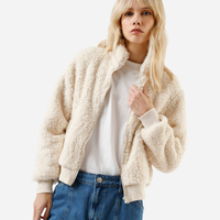 Jaqueta sherpa gola alta com bolsos off white