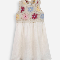 Vestido curto infantil texturizado crochê bege
