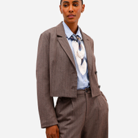 Blazer de alfaiataria feminino cropped marrom
