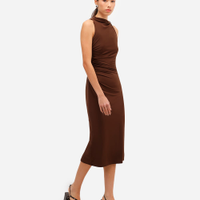 Vestido midi feminino franzido com fenda marrom