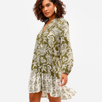Vestido chemise feminino de viscose com recorte paisley verde