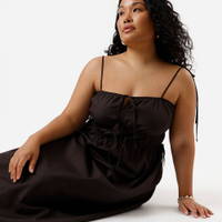 Vestido midi feminino com amarração plus size marrom