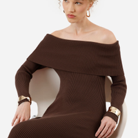 Vestido ombro a ombro feminino de tricot canelado marrom