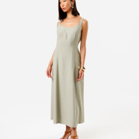 Vestido midi feminino de viscose evasê com recortes verde