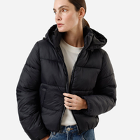Jaqueta puffer feminina de poliamida com capuz preta