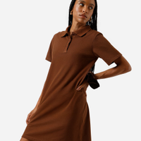 Vestido curto polo feminino com algodão básico marrom