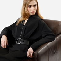Jaqueta cropped feminina com pregas preta