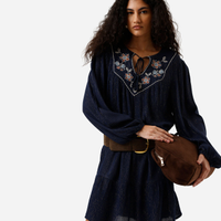 Vestido bata curto feminino com lurex e bordado floral azul