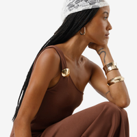 Vestido midi feminino ombro único franzido marrom
