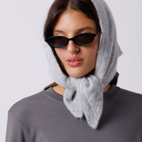 Cachecol triangular de tricot mindset cinza