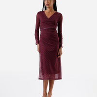 Vestido midi feminino de tule franzido poá vinho
