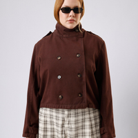 Casaco trench coat cropped feminino mindset plus size marrom