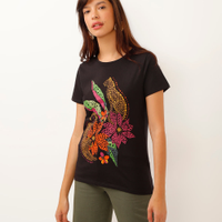 Camiseta de Algodão Onça Pintada com Flores Manga Curta Decote Redondo Preta