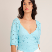 Blusa cropped de laise manga bufante decote v azul claro