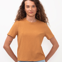 Blusa texturizada manga curta marrom