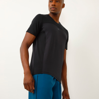 Camiseta slim manga curta com recortes esportiva preta