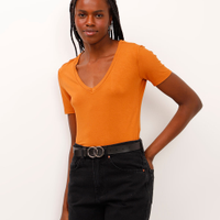 Camiseta de viscose decote v alongada marrom