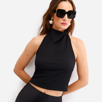 Blusa feminina halterneck texturizada preta
