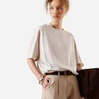 Blusa feminina manga curta decote canoa acetinada bege