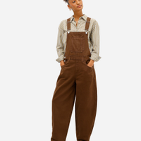 Jardineira baggy feminina de sarja marrom
