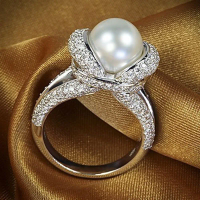 Huitan Fashion Gorgeous Simulated Pearl Ring for Women Luxury Engagement Jewelry with Brilliant Cubic Zirconia Graceful Gift