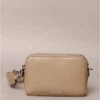 Bolsa Calvin Klein Feminina Camera Bag Com Alça Removível - Havana Bolsa Calvin Klein Feminina Camera Bag Com Alça Removível Havana u