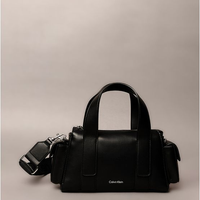 Bolsa Calvin Klein Feminina Pocket Com Bolsos Laterais - Preto Bolsa Calvin Klein Feminina Pocket Com Bolsos Laterais Preto u