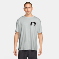 Camiseta Nike Sportswear Triple Threat Unissex