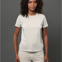 Camiseta Calvin Klein Jeans Feminina Essentials Estampa na Barra - Caqui Claro Camiseta Calvin Klein Jeans Feminina Essentials Estampa na Barra Caqui Claro Pp