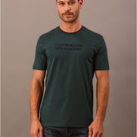 Camiseta Manga Curta Calvin Klein Masculino Bordado Ny Est. 1968 - Verde Médio Camiseta Manga Curta Calvin Klein Masculino Bordado Ny Est. 1968 Verde Médio m