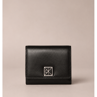 Carteira Calvin Klein Feminina Logo Aop Metálico Couro - Preto Carteira Calvin Klein Feminina Logo Aop Metálico Couro Preto u