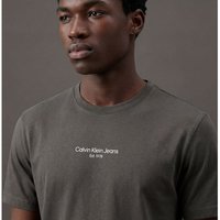 Camiseta Manga Curta Calvin Klein Jeans Masculino Logo Estampa1978 - Chumbo Camiseta Manga Curta Calvin Klein Jeans Masculino Logo Estampa1978 Chumbo p