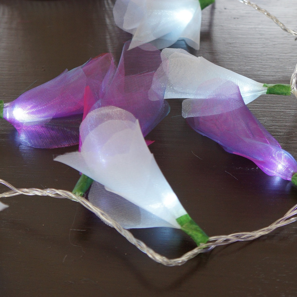 Cordão Luminoso Luz de Fada Organza Roxa e Branca 110v Cordão Luminoso Luz de Fada Organza Roxa e Branca 110v