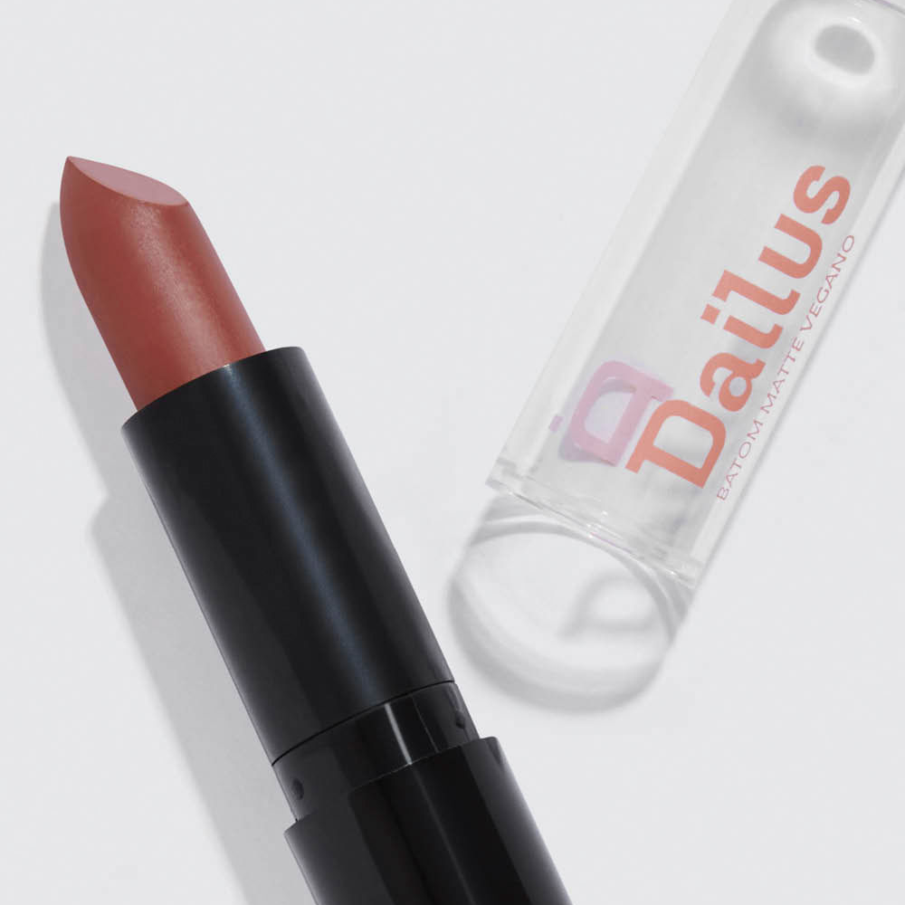 Batom dailus matte destemida Batom dailus matte destemida
