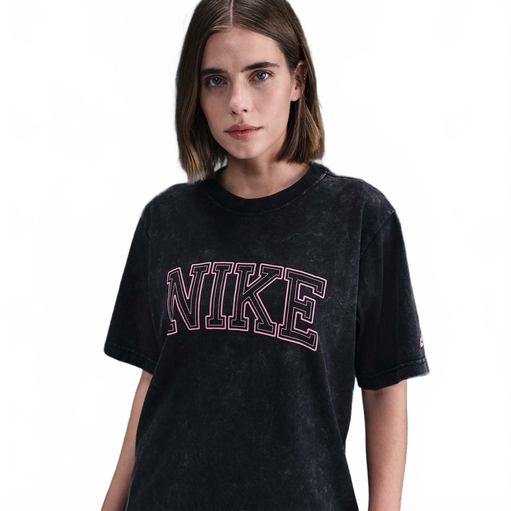 Camiseta Nike Sportswear Classics Feminina Camiseta Nike Sportswear Classics Feminina