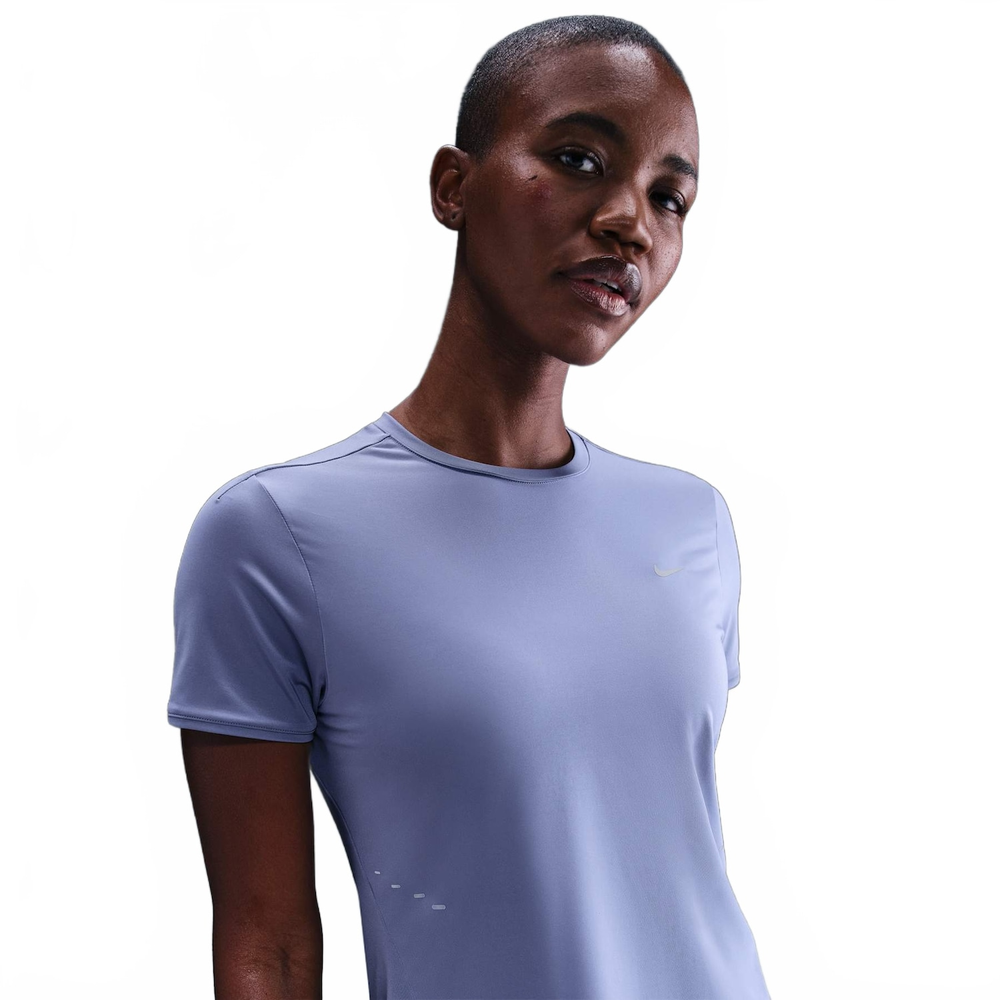 Camiseta Nike Dri-FIT Swift Feminina