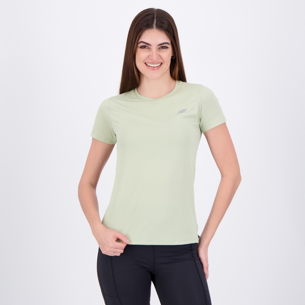 Camisa New Balance Sport Essentials Feminina Verde e Cinza Camisa New Balance Sport Essentials Feminina Verde e Cinza